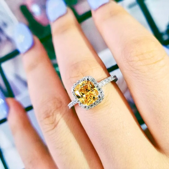Brilliant Yellow Gold Topaz Diamond Statement Ring - Picture 4 of 7